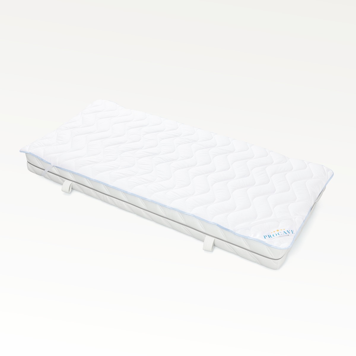 PROCAVE leichtes Unterbett TopCool — Produktfreisteller mit hellblauem Einfassband und Wellensteppung, Eckgummis sichtbar