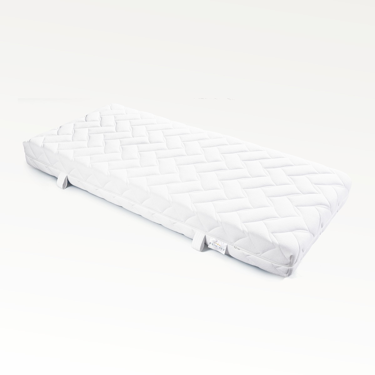 PROCAVE Frottee Matratzenbezug versteppt Freisteller von schräg oben — weiche Frottee-Oberfläche mit Wellensteppung und Wendegriffen